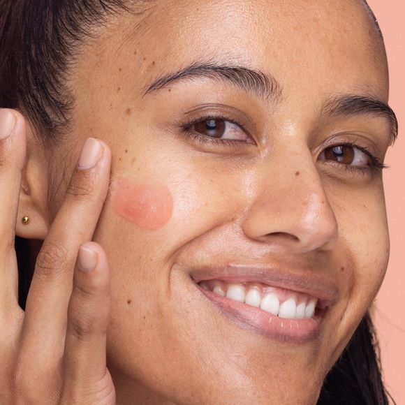 HUDA BEAUTY || GloWish Blur Jam Silicone-Free Smoothing Primer ✨ - Picture 6 of 7